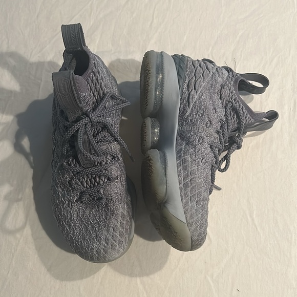 Nike LeBron 15 “City Edition” Wolf Grey/Metallic Gold Size Men 4 Youth Like new - Picture 8 of 16